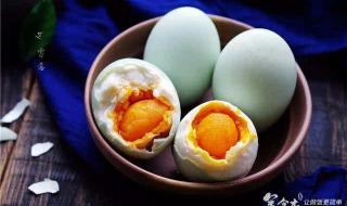 怎样腌鸡蛋出油又好吃 咸鸡蛋的腌制方法出油